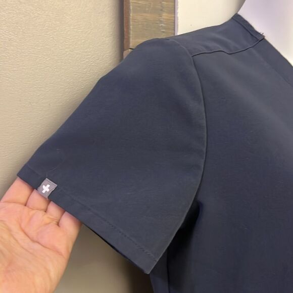 FIGS Technical Collection Navy Short Sleeve V-Neck Medical Scrub Shirt Pocket-XS - Picture 6 of 12